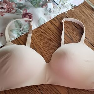 Bra, neutral tone Cacique 46 C